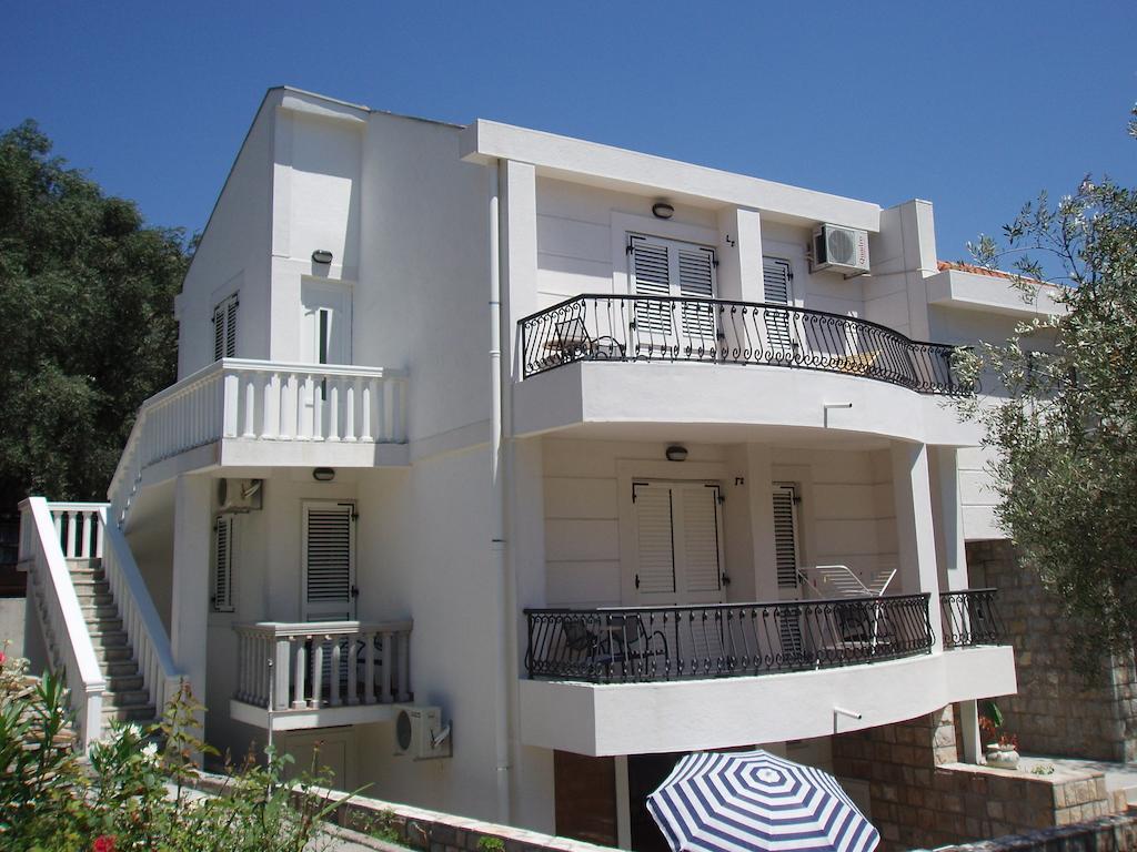 Apartments Medin Danilo Petrovac Екстер'єр фото